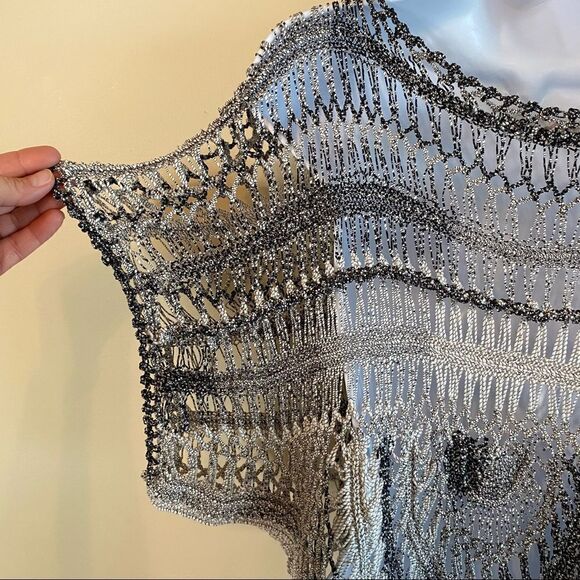 123
USA Black and white mesh top super soft - Picture 4 of 4